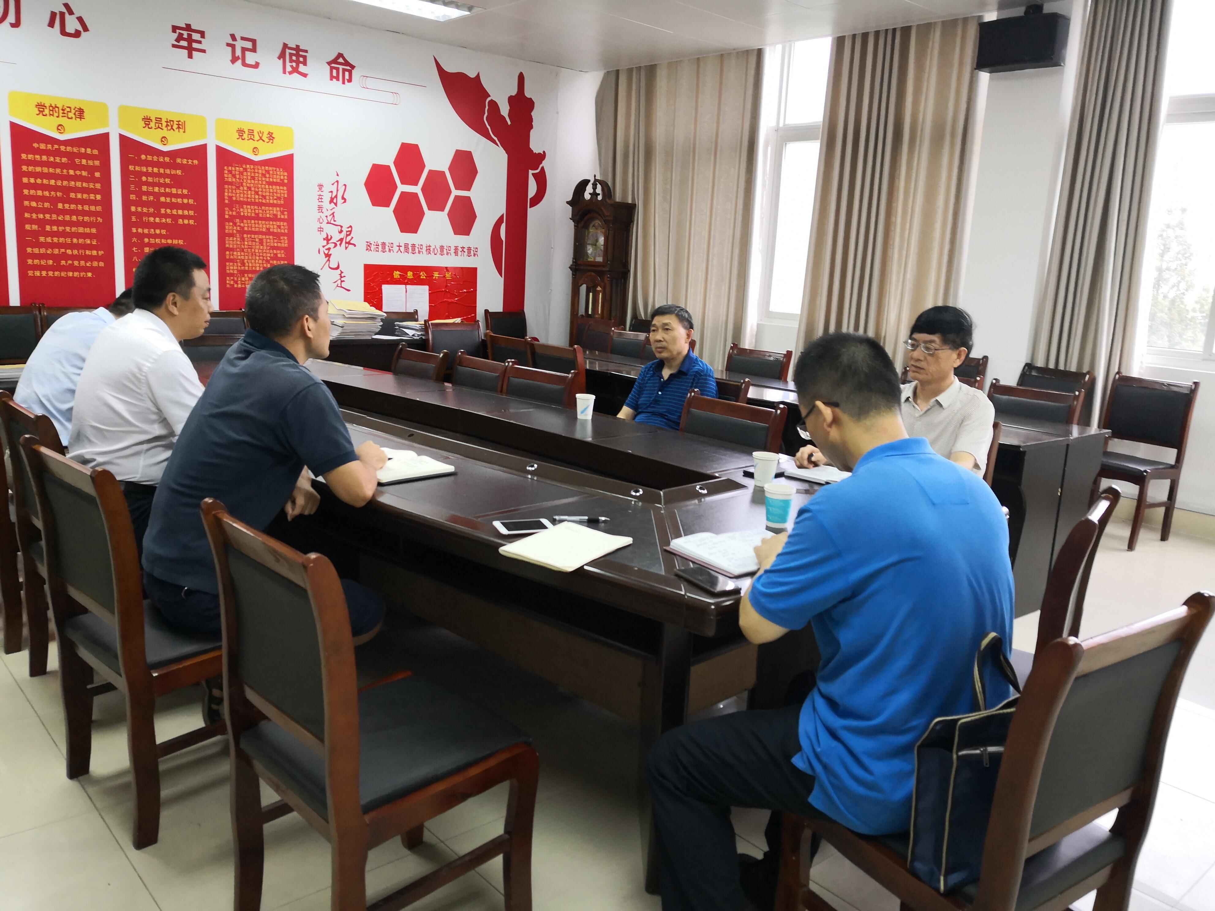 副校长王文臣到永利y23455检查新学期教学工作.jpg